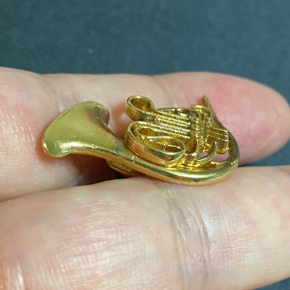 🖤Vtg💕French Horn pin by Future primitive - Picture 3 of 5